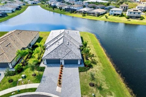 House in Bradenton, Florida 2 bedrooms, 144.65 sq.m. № 2353250