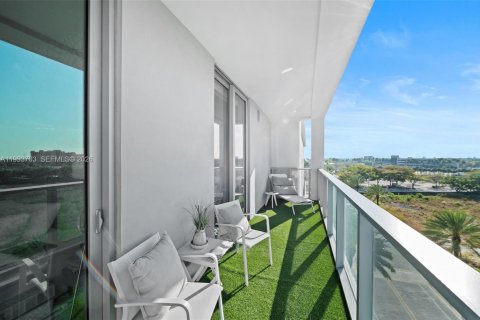 Condo in Sunrise, Florida, 1 bedroom  № 2242540 - photo 11