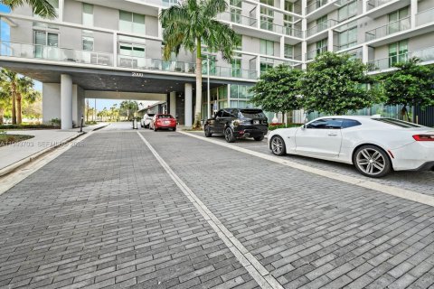 Condo in Sunrise, Florida, 1 bedroom  № 2242540 - photo 3