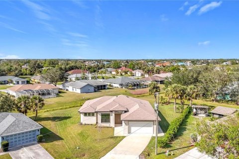 House in Punta Gorda, Florida 3 bedrooms, 173.36 sq.m. № 1905998 - photo 2
