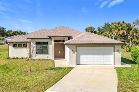 House in Punta Gorda, Florida 3 bedrooms, 173.36 sq.m. № 1905998 - photo 1