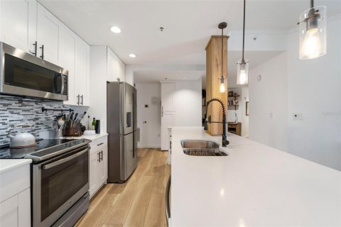 Condo in Tampa, Florida, 3 bedrooms  № 2094802 - photo 17