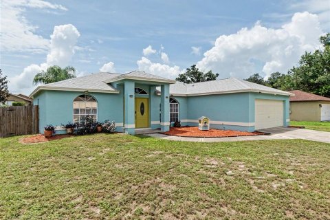 House in Land O' Lakes, Florida 3 bedrooms, 135.73 sq.m. № 2285065