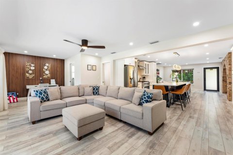Casa en venta en Lake Clarke Shores, Florida, 4 dormitorios, 198.25 m2 № 2272618 - foto 16