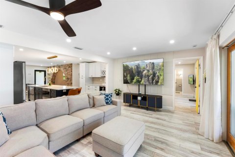 Casa en venta en Lake Clarke Shores, Florida, 4 dormitorios, 198.25 m2 № 2272618 - foto 17