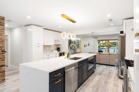 Casa en venta en Lake Clarke Shores, Florida, 4 dormitorios, 198.25 m2 № 2272618 - foto 10