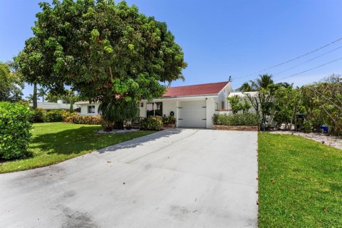 Casa en venta en Lake Clarke Shores, Florida, 4 dormitorios, 198.25 m2 № 2272618 - foto 4