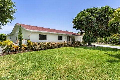 Casa en venta en Lake Clarke Shores, Florida, 4 dormitorios, 198.25 m2 № 2272618 - foto 3