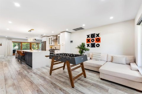 Casa en venta en Lake Clarke Shores, Florida, 4 dormitorios, 198.25 m2 № 2272618 - foto 5
