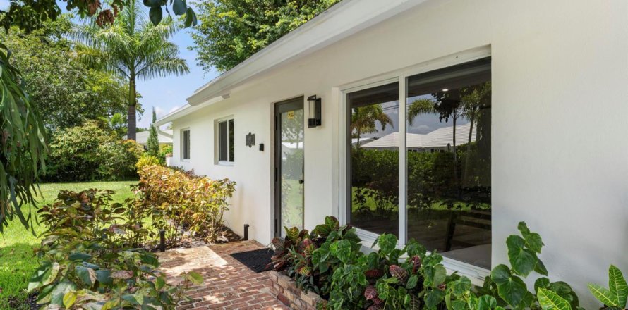 Casa en Lake Clarke Shores, Florida 4 dormitorios, 198.25 m2 № 2272618