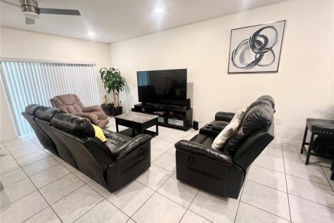 Adosado en alquiler en Kissimmee, Florida, 3 dormitorios, 163.69 m2 № 1879637 - foto 3