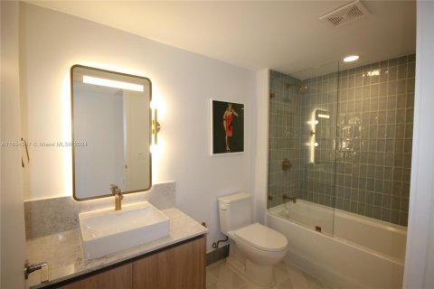 Condo in Miami, Florida, 3 bedrooms  № 1352187 - photo 16