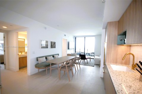Condo in Miami, Florida, 3 bedrooms  № 1352187 - photo 2
