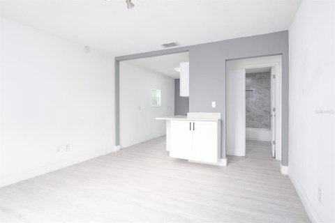 House in Melbourne, Florida 2 bedrooms, 80.64 sq.m. № 1844672 - photo 4