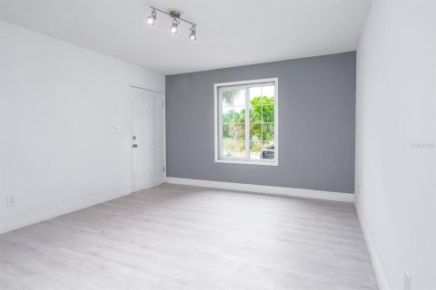 House in Melbourne, Florida 2 bedrooms, 80.64 sq.m. № 1844672 - photo 2