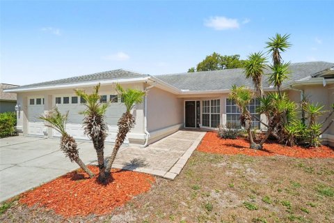 House in Weeki Wachee, Florida 3 bedrooms, 210.14 sq.m. № 2122166 - photo 3