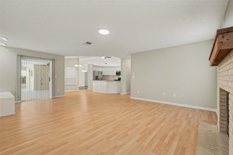 House in Weeki Wachee, Florida 3 bedrooms, 210.14 sq.m. № 2122166 - photo 5