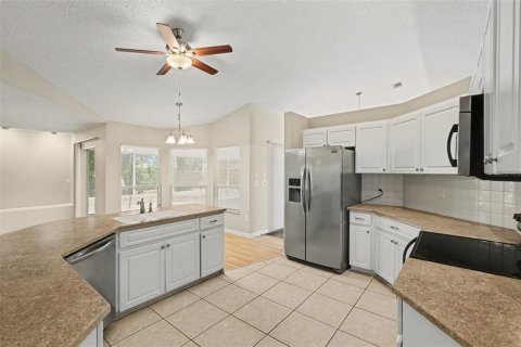 House in Weeki Wachee, Florida 3 bedrooms, 210.14 sq.m. № 2122166 - photo 11