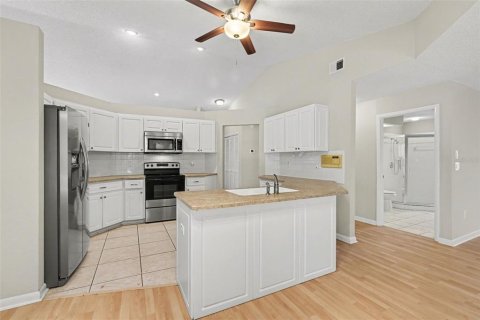 House in Weeki Wachee, Florida 3 bedrooms, 210.14 sq.m. № 2122166 - photo 8