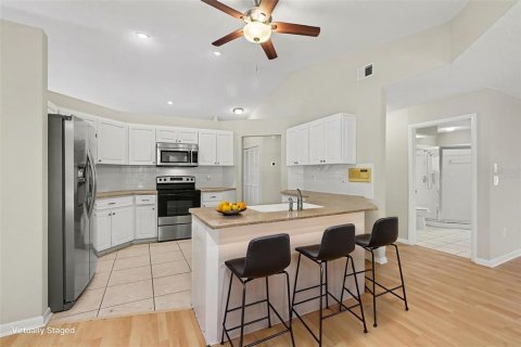 House in Weeki Wachee, Florida 3 bedrooms, 210.14 sq.m. № 2122166 - photo 7