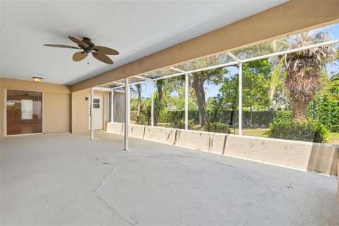 House in Weeki Wachee, Florida 3 bedrooms, 210.14 sq.m. № 2122166 - photo 29