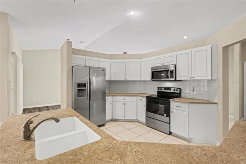 House in Weeki Wachee, Florida 3 bedrooms, 210.14 sq.m. № 2122166 - photo 6