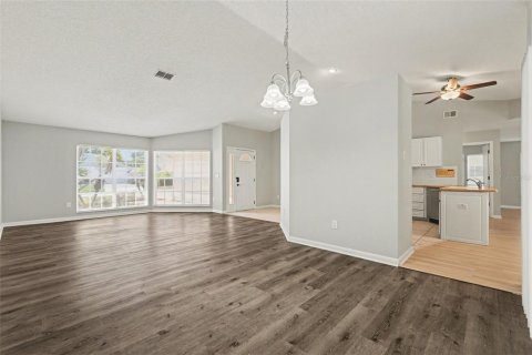House in Weeki Wachee, Florida 3 bedrooms, 210.14 sq.m. № 2122166 - photo 14