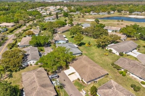 Condo in Sun City Center, Florida, 2 bedrooms  № 2215084 - photo 28