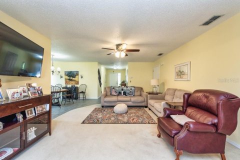 Condo in Sun City Center, Florida, 2 bedrooms  № 2215084 - photo 8