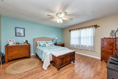 Condo in Sun City Center, Florida, 2 bedrooms  № 2215084 - photo 13