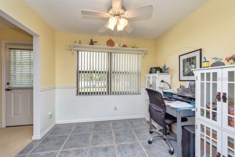 Condo in Sun City Center, Florida, 2 bedrooms  № 2215084 - photo 5