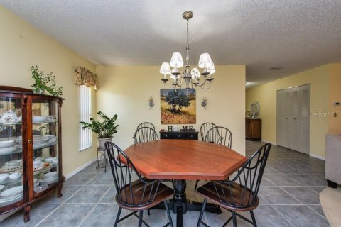 Condo in Sun City Center, Florida, 2 bedrooms  № 2215084 - photo 7