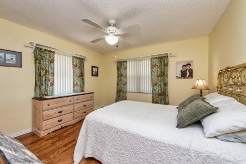 Condo in Sun City Center, Florida, 2 bedrooms  № 2215084 - photo 16