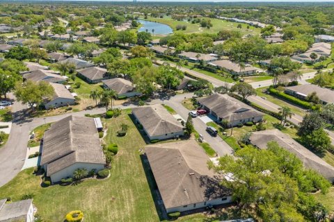 Condo in Sun City Center, Florida, 2 bedrooms  № 2215084 - photo 30
