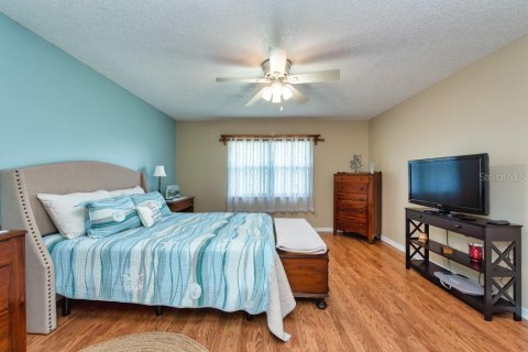 Condo in Sun City Center, Florida, 2 bedrooms  № 2215084 - photo 14