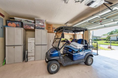 Condo in Sun City Center, Florida, 2 bedrooms  № 2215084 - photo 20