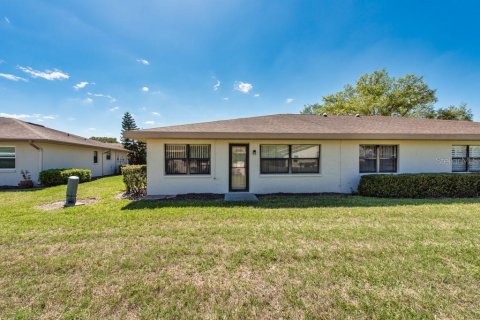 Condo in Sun City Center, Florida, 2 bedrooms  № 2215084 - photo 22