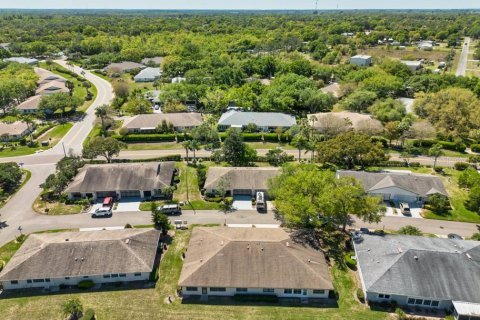 Condo in Sun City Center, Florida, 2 bedrooms  № 2215084 - photo 29