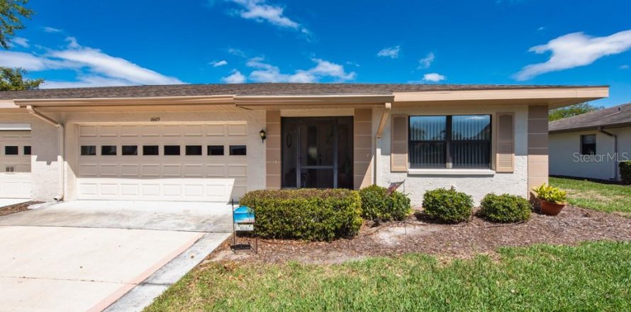 Condo in Sun City Center, Florida, 2 bedrooms  № 2215084
