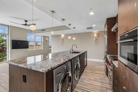 Condo in Tampa, Florida, 2 bedrooms № 2197505 - photo 8