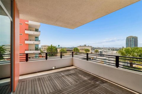 Condo in Tampa, Florida, 2 bedrooms № 2197505 - photo 25