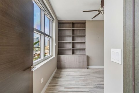 Condo in Tampa, Florida, 2 bedrooms № 2197505 - photo 16