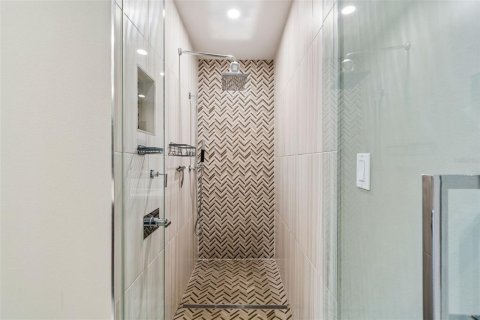 Condo in Tampa, Florida, 2 bedrooms № 2197505 - photo 23