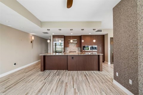 Condo in Tampa, Florida, 2 bedrooms № 2197505 - photo 13