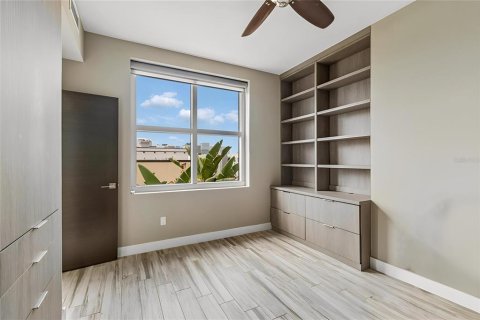 Condo in Tampa, Florida, 2 bedrooms № 2197505 - photo 17