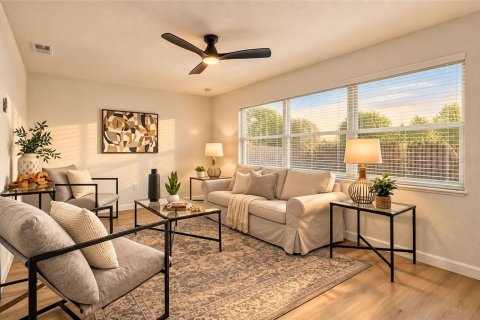 Casa en venta en Saint Petersburg, Florida, 4 dormitorios, 147.16 m2 № 2383820 - foto 2