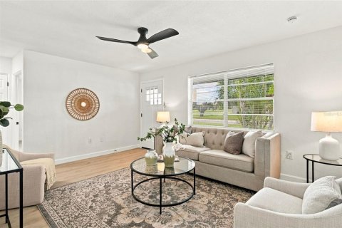 Casa en venta en Saint Petersburg, Florida, 4 dormitorios, 147.16 m2 № 2383820 - foto 9