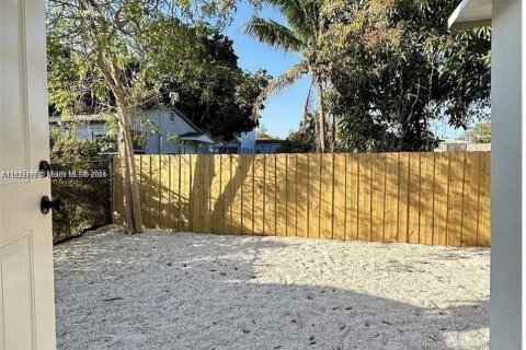 Commercial property in Miami, Florida 202.9 sq.m. № 1827588 - photo 5