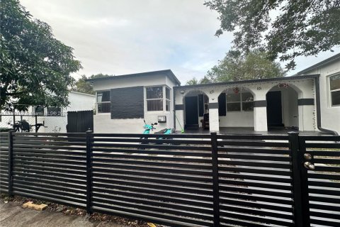 Commercial property in Miami, Florida 202.9 sq.m. № 1827588 - photo 3