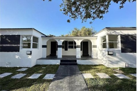 Commercial property in Miami, Florida 202.9 sq.m. № 1827588 - photo 2
